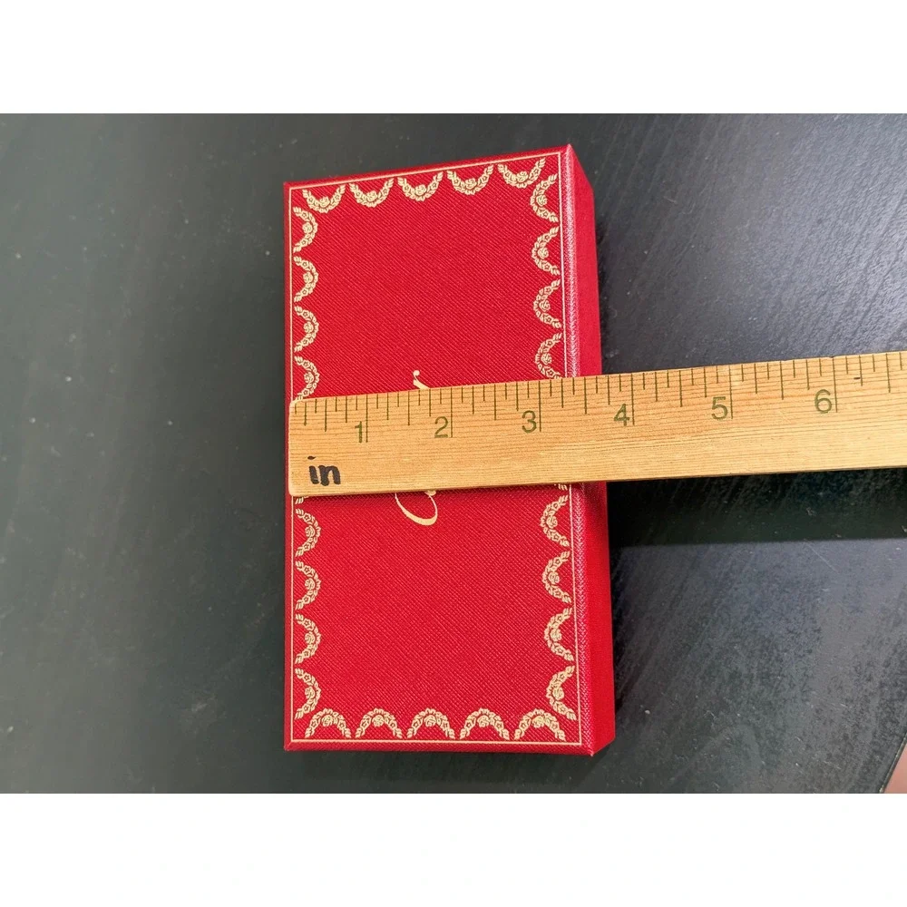 Cartier red presentation